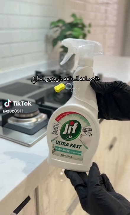 Jif Ultra Fast multipurpose spray held over a kitchen hob